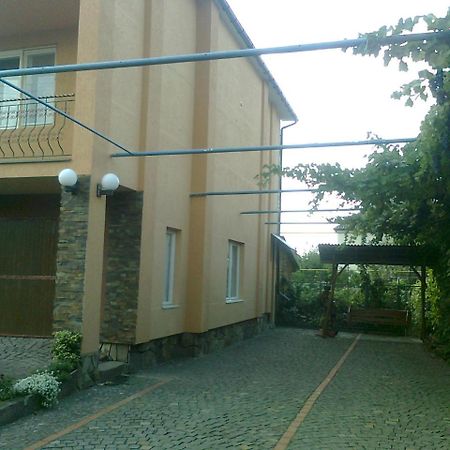 Domashnya Saduba Hotel Mukachevo Exterior foto